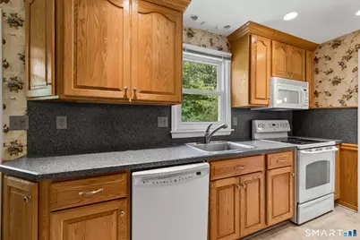29 Collier Circle, Hamden, CT 06518 - Photo 9