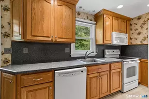 29 Collier Cir, Hamden, CT 06518 - Photo 9