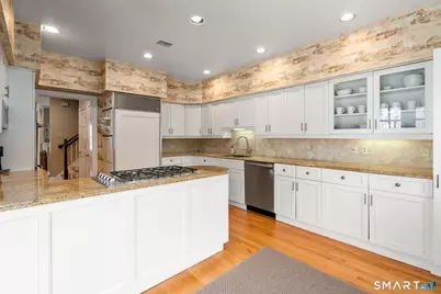 15 Governors Row #15, West Hartford, CT 06117 - Photo 11