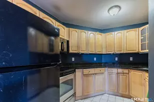 325 Myrtle Ave, Bridgeport, CT 06604 - Photo 13