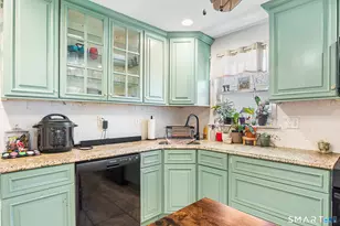 17 Whitney St, East Hartford, CT 06118 - Photo 9