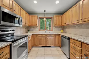 8 Apple Blossom Ln, Danbury, CT 06811 - Photo 15