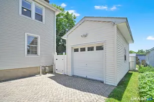 107 Washington Cir, West Hartford, CT 06119 - Photo 3