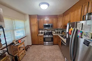 25 Robin Brook Dr, Newington, CT 06111 - Photo 1
