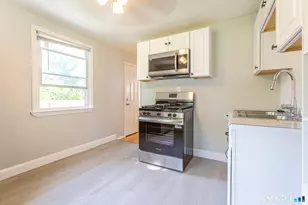 163-165 Woodlawn Cir, East Hartford, CT 06108 - Photo 17