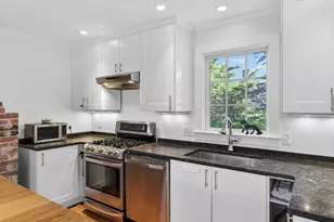 36 Pearl St, Groton, CT 06355 - Photo 9