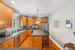 34 River Highlands Dr, Milford, CT 06461 - Photo 9