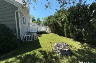 17 Mourning Dove Cir, New Haven, CT 06513 - Photo 3