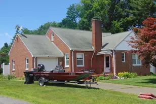 9 Grantham Rd, Wallingford, CT 06492 - Photo 3