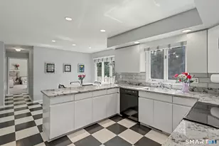 15 Wedgewood Rd, Trumbull, CT 06611 - Photo 7