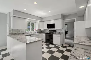 15 Wedgewood Rd, Trumbull, CT 06611 - Photo 5