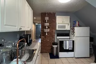 273 Collins St, Hartford, CT 06105 - Photo 3