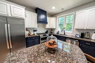 7 Traditions Blvd, Southbury, CT 06488 - Photo 5