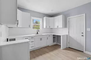 33 Congress Ave, Waterbury, CT 06708 - Photo 3