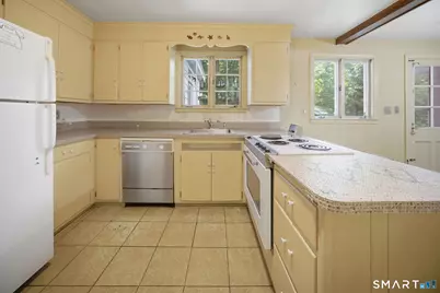 11 Paxton Road, West Hartford, CT 06107 - Photo 3