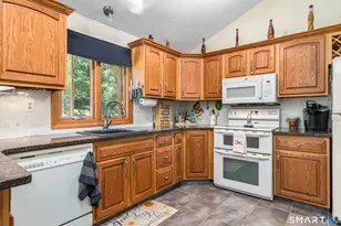 315 E Ridge Rd, Middletown, CT 06457 - Photo 9
