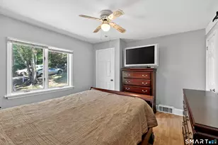 40 Sleepy Hollow Ln, Stamford, CT 06907 - Photo 15