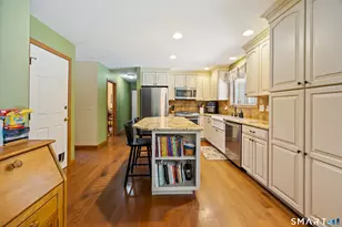 11 Coachlight Cir, Prospect, CT 06712 - Photo 9