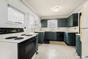 71 S Washington Ave, East Lyme, CT 06357 - Photo 7