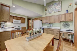 81 Kingston Dr, East Hartford, CT 06118 - Photo 7