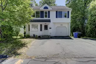 24 Nutmeg Ct, West Hartford, CT 06110 - Photo 3