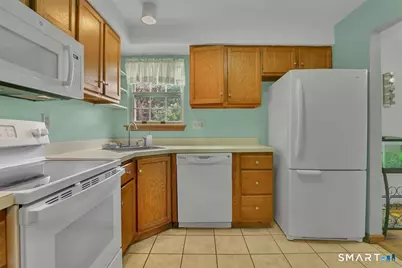 104 Oakland Street #A, Manchester, CT 06042 - Photo 3