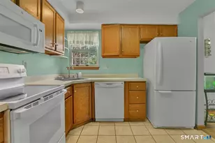 104 Oakland St, Manchester, CT 06042 - Photo 3