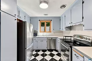 3 Brent Rd, Manchester, CT 06042 - Photo 7