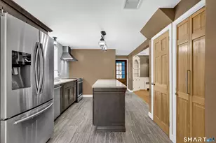 209 Lydale Pl, Meriden, CT 06450 - Photo 5