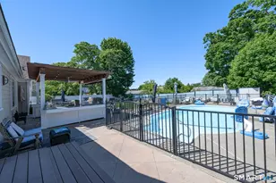 1085 Ocean Ave, New London, CT 06320 - Photo 35