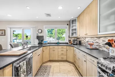 1085 Ocean Avenue, New London, CT 06320 - Photo 9