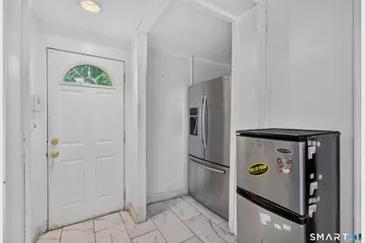 810 Briarwood Avenue, Bridgeport, CT 06604 - Photo 13