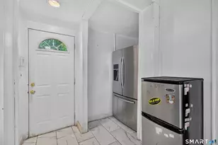 810 Briarwood Ave, Bridgeport, CT 06604 - Photo 13