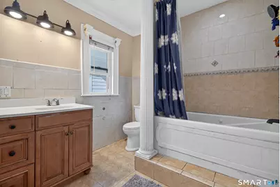 810 Briarwood Avenue, Bridgeport, CT 06604 - Photo 17
