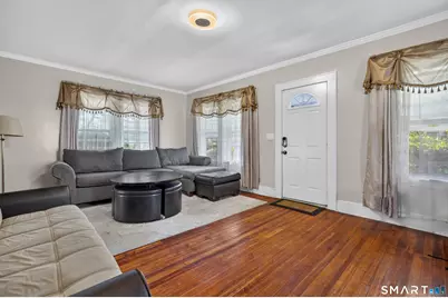 810 Briarwood Avenue, Bridgeport, CT 06604 - Photo 5