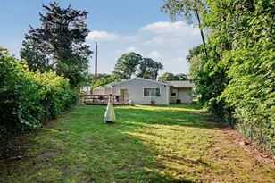 277 Indian Field Rd, Bridgeport, CT 06606 - Photo 5