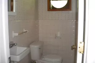 212 E Rutland Rd, Milford, CT 06461 - Photo 15