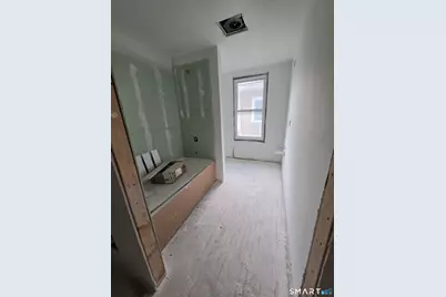 824 Albany Avenue, Hartford, CT 06112 - Photo 11