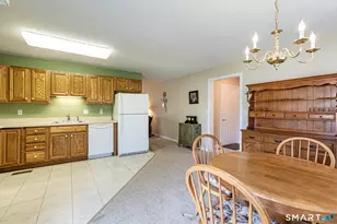 21 Farmbrook Ln, Vernon, CT 06066 - Photo 5