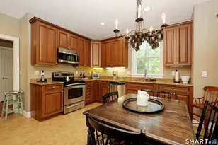 25 Franklin Ct, Newtown, CT 06470 - Photo 11