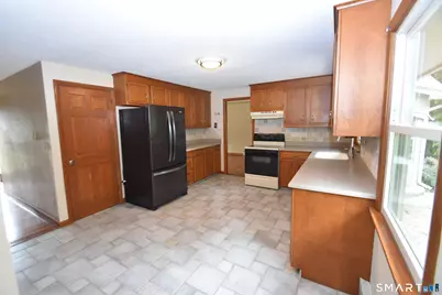 77 Winthrop Road, Manchester, CT 06040 - Photo 3