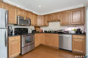 39 Maple Tree Ave, Stamford, CT 06906 - Photo 7