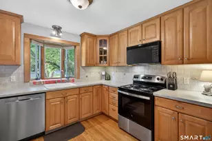 37 Dunbar Rd, Milford, CT 06460 - Photo 7