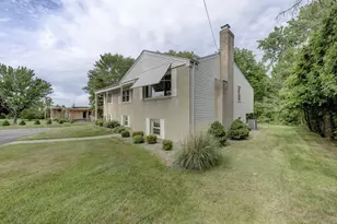 390 Ballfall Rd, Middletown, CT 06457 - Photo 3