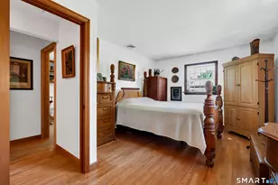 32 Ives Ave, Meriden, CT 06450 - Photo 7