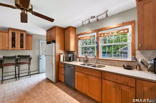 32 Ives Ave, Meriden, CT 06450 - Photo 5