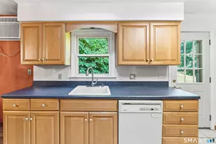 14 Saw Mill Rd, Newtown, CT 06470 - Photo 11