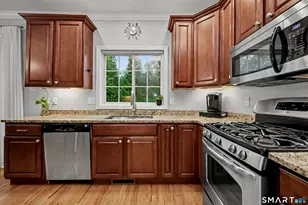 602 Woodland Hills Dr, Trumbull, CT 06611 - Photo 13
