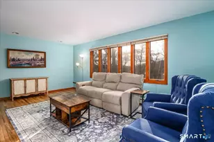7 Mohawk Cir, Danbury, CT 06811 - Photo 3