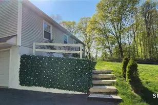 7 Sunnieside Ct, Waterford, CT 06385 - Photo 3